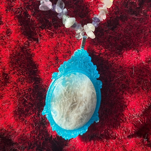 Handmade Creamy Moss Agate Cab in poured resin setting on fluorite chips strand - Picture 3 of 3